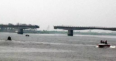 貨車超載，遼寧盤錦田莊臺<em>大橋</em>坍塌