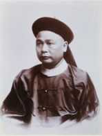 <em>中國(guó)</em><em>鐵路</em><em>之父</em><em>詹天佑</em>，在“水深火熱”<em>的</em>年代里開(kāi)辟出<em>中國(guó)</em>第一條<em>鐵路</em>