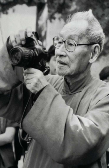 中國(guó)最早<em>的</em><em>攝影</em>記者郎靜山，把中國(guó)繪畫(huà)<em>的</em>原理應(yīng)用到<em>攝影</em>上<em>的</em>第一人