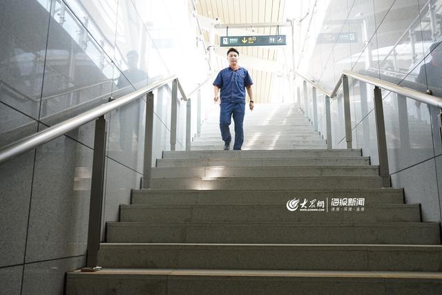 <em>城市軌道交通</em><em>機(jī)電</em><em>技術(shù)</em>專業(yè)《最美青島人｜<em>地鐵</em>門梯檢修工王建：超40℃環(huán)境下工作服像泡在水里》<em>課程</em><em>思</em><em>政</em><em>課堂教學(xué)</em><em>案例</em>