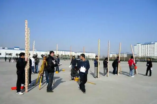 <em>水準(zhǔn)</em><em>測量</em>—用<em>水準(zhǔn)</em>儀和<em>水準(zhǔn)</em>尺測定地面上兩點間高差<em>的</em>方法