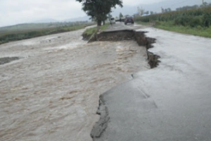 水毀—暴雨、洪水造成<em>路基</em>等<em>設(shè)施</em><em>的</em>損毀