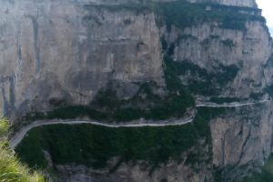 中國(guó)七大掛壁公路—回龍掛壁公路(回龍隧道)
