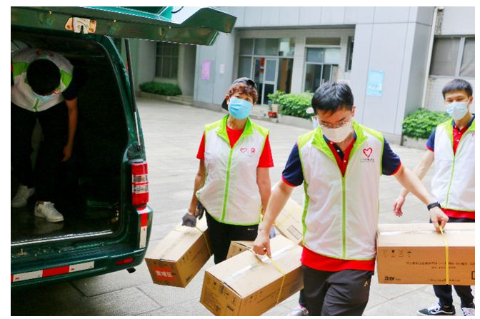 熱心人士捐贈的<em>物資</em>及時運送到各區<em>防疫</em>點