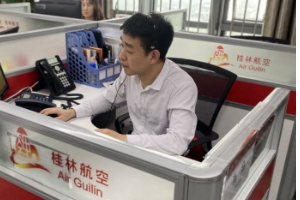 桂林<em>航空</em>客服團(tuán)隊(duì)：航班延誤，愛和服務(wù)不延誤