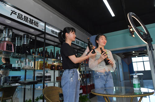 直播機(jī)構(gòu)戰(zhàn)果豐碩，主播展現(xiàn)超強(qiáng)帶貨實(shí)力