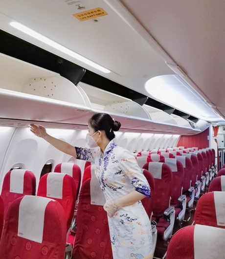 海航乘務員趙<em>楠</em>：暖如朝陽 與旅客一路同行