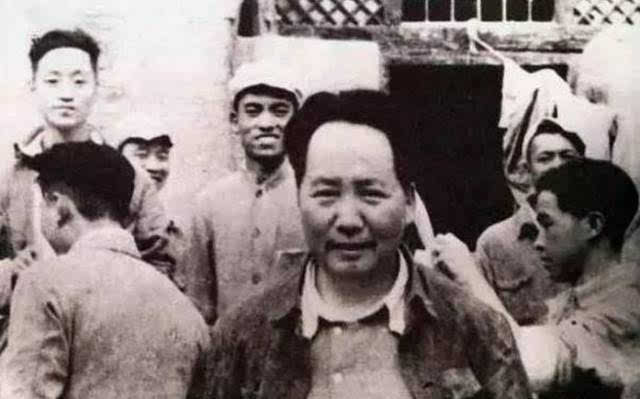俄語翻譯家?guī)熣埽好珴蓶|、周恩來、劉少奇、朱德等中央領(lǐng)導(dǎo)的俄文翻譯