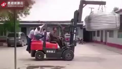 <em>叉車</em>事故、倉儲實訓室設備<em>使用</em><em>安全</em>守則
