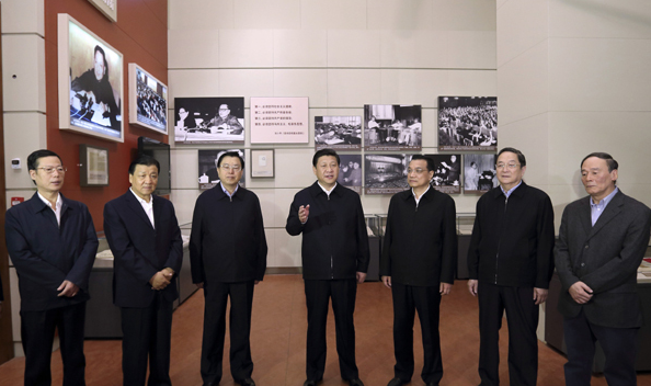 習(xí)近平和其他中央領(lǐng)導(dǎo)參觀大型展覽《復(fù)興之路》并發(fā)表重要講話