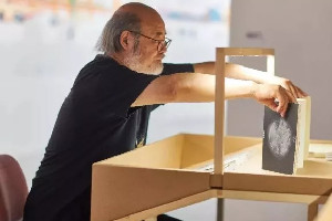 用四十年告訴你書籍設計的真相，呂敬人讓人敬佩！