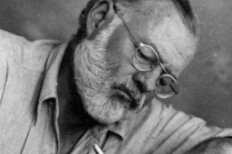 美國當代小說家，諾貝爾文學獎獲得者—<em>海明威</em>