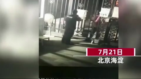<em>男子</em>酒后回小區(qū)被查出入證，瘋狂毆打保安致昏迷，<em>警方</em>：已拘留