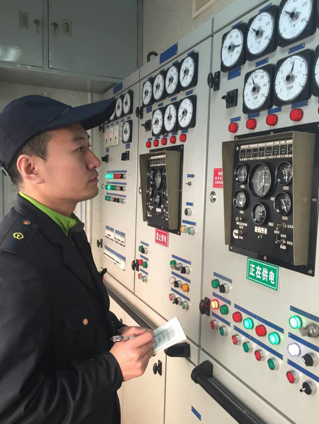 【<em>向</em><em>堅守</em><em>崗位</em>的人<em>致敬</em>】發(fā)電車乘務(wù)員苗惠：過年過節(jié)跟我們沒什么關(guān)系