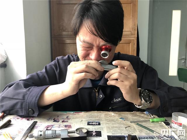 授課圖片—航天研磨師葉輝：誤差0.05微米 比<em>智能</em>機(jī)器<em>精準(zhǔn)</em>10倍