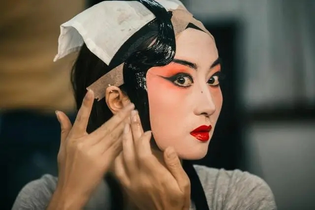<em>戲曲</em><em>表演</em><em>專業(yè)</em>：《化妝》<em>課程標(biāo)準(zhǔn)</em>
