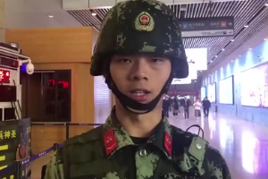 7秒KO襲擊者的武警小哥：我們的職責(zé)就是保衛(wèi)人民安全！