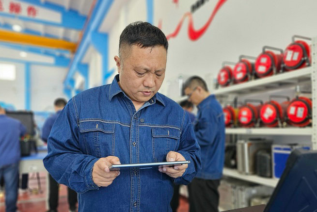 <em>朱</em>勁雷：愛創新的“電貓警長”