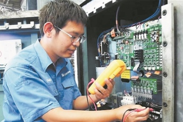 梁里<em>鵬</em>：礦山里的機電設備“醫生”